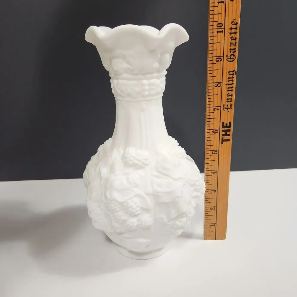 Vtg Orginal Doeskin Finish Loganberry Pattern Milk Glass Vase 10 in.